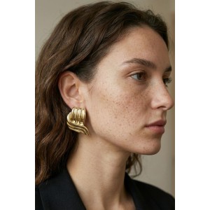 Vintage-Inspired Gold Statement Earrings