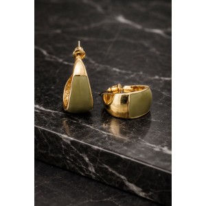 Vintage Sage Green C Hoops: Χρυσοί Κρίκοι με Σμάλτο σε Λαδί Απόχρωση (Earthy Chic)